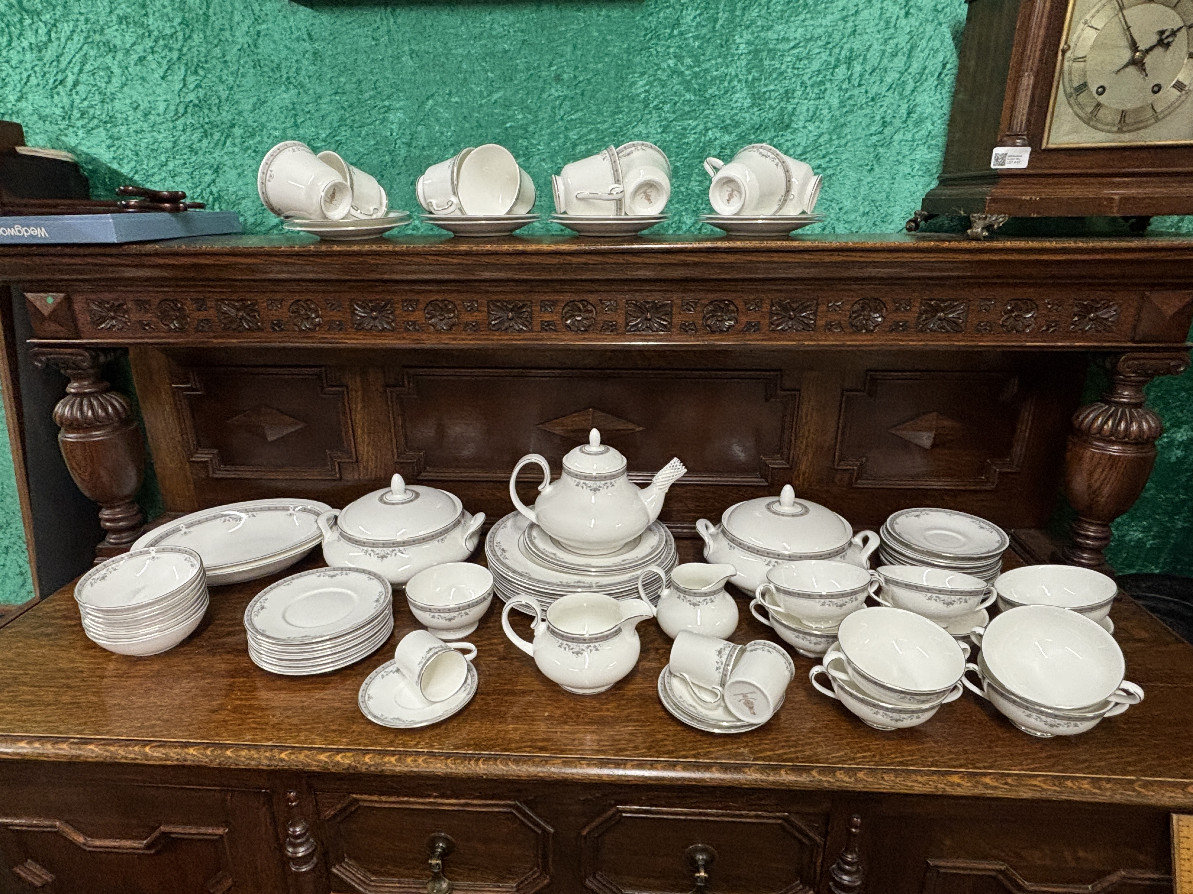 A Collection of Royal Doulton York Pattern Fine Bone China Dinner and Tea Service Pieces