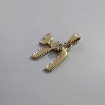 תליון חי זהב צהוב 14 קראט חתום, משובץ ביהלום בגודל 0.97 מ"מ, גודל כולל 1.5 על 1.3 ס"מ, משקל 