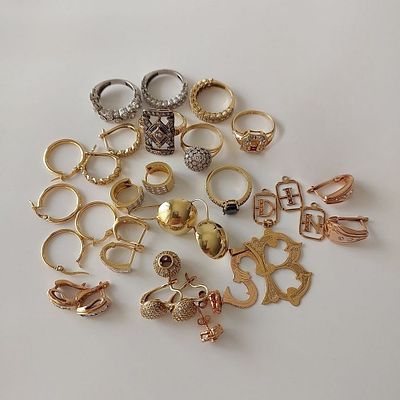 לוט זהב 14 קראט חתומים, משקל 75.7 גרם. עגילים וטבעות, מצב חדש.