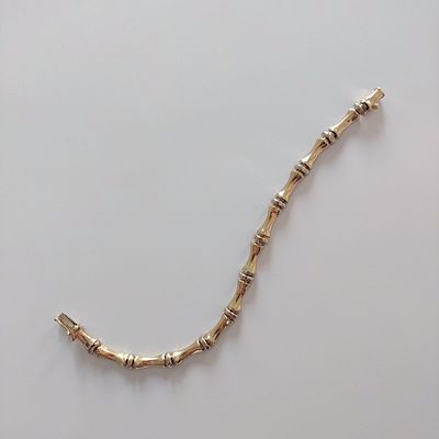 צמיד זהב צהוב 14 קראט חתום, משקל 8 גרם, אורך 18 ס"מ, רוחב 5 מ"מ, עבודת חוליות יפה, שמור כחדש.