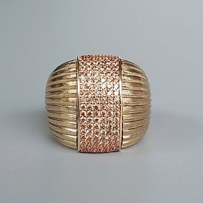 טבעת זהב צהוב 14 קראט חתומה משקל 6.80 גרם, מידה 8, משובצת באבני סיטרין, מצב חדש.