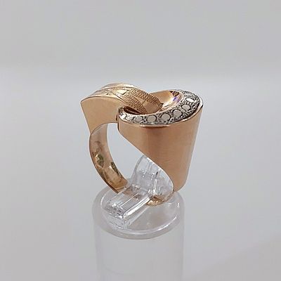 טבעת זהב 14 קראט גוון אדום חתומה, משקל 5.09 גרם, מידת טבעת 8, מיוחדת, מיוחסת לשנות השישים, מצב 