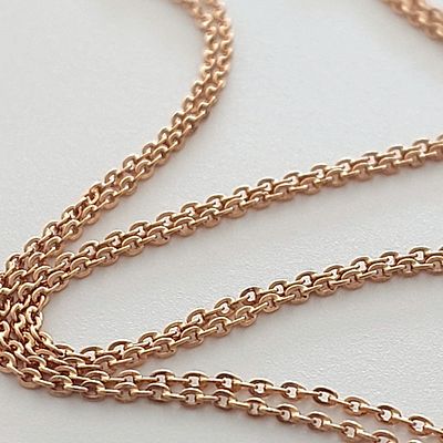 שרשרת זהב גוון אדום 14 קראט חתום, משקל 2.60 גרם, אורך 55 ס"מ, עובי 1 מ"מ, עבודה ישנה, מצב חדש.