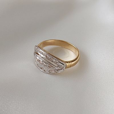 טבעת זהב צהוב 18 קראט חתומה משובצת ביהלומים, עבודה רוסית ישנה, משקל 5.73 גרם, מידה 9, גודל 