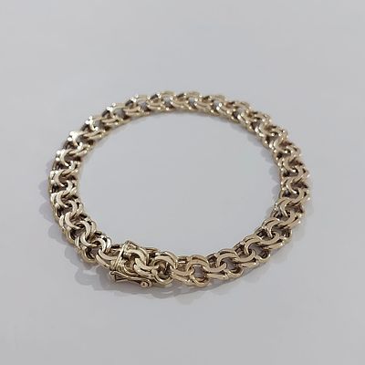 צמיד זהב צהוב 14 קראט חתום, ביסמרק, משקל 16.84 גרם, אורך 20 ס"מ, רוחב 8 מ"מ, עבודה ישנה שמורה כחדשה.