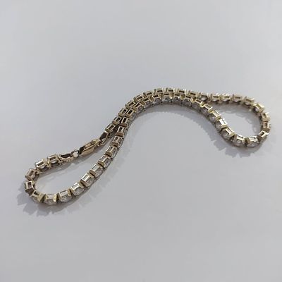 צמיד טניס זהב צהוב 14 קראט חתום משובץ בזירקונים, משקל 7.5 גרם, אורך 19.5 ס"מ, רוחב 3.35 מ"מ. חדש.