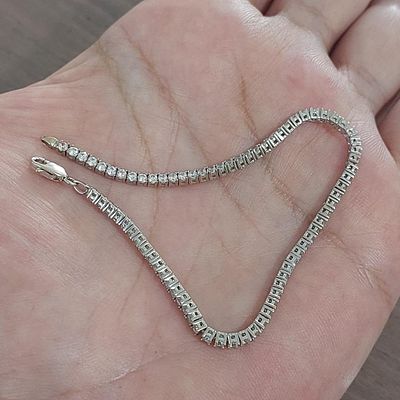 צמיד טניס זהב לבן 14 קראט חתום, משובץ בזירקונים, משקל 6.7 גרם, אורך 18.3 ס"מ, רוחב 2.1 מ"מ. 