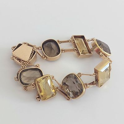 צמיד זהב צהוב 14 קראט חתום, עבודת יד ישנה כנראה וינאי משקל 32.33 גרם, אורך 21 ס"מ, משובץ באבני 