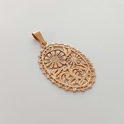 תליון זהב גוון אדום 14 קראט חתום, משקל 4.08 גרם, עבודת יד ישנה עיצוב פרחוני, גודל כולל 4.5 על 