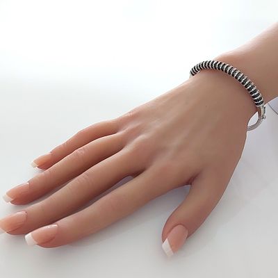 מציאה, מסגירה של חנות, צמיד כסף 925 חתום, משקל 13.70 גרם, קוטר 6 ס"מ, חזית מעוטרת ומשובצת 