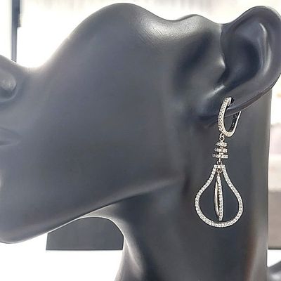 מסגירה של חנות, עגילי כסף 925 סגנון שנדליר מצופים ברודיום ומשובצים באבני קריסטל, משקל 7.50 גרם 