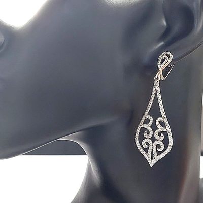 מסגירה של חנות, עגילי כסף 925 סגנון שנדליר מצופים ברודיום ומשובצים באבני קריסטל, משקל 10.95 גרם 