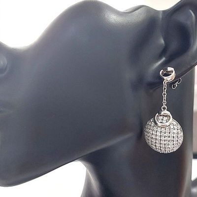 מסגירה של חנות, עגילי כסף 925 סגנון שנדליר מצופים ברודיום ומשובצים באבני קריסטל, משקל 15.30 גרם 