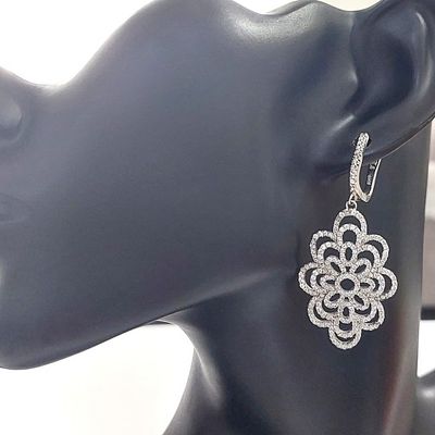 מסגירה של חנות, עגילי כסף 925 סגנון שנדליר מצופים ברודיום עם אבני קריסטל, משקל 12.25 גרם, אורך 