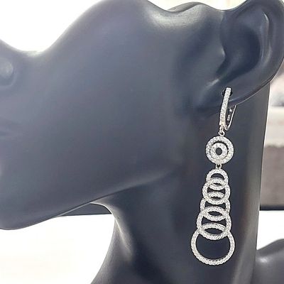 מסגירה של חנות, עגילי כסף 925 שנדליר מצופים ברודיום עם אבני קריסטל, משקל 13.71 גרם, אורך 6 ס"מ 