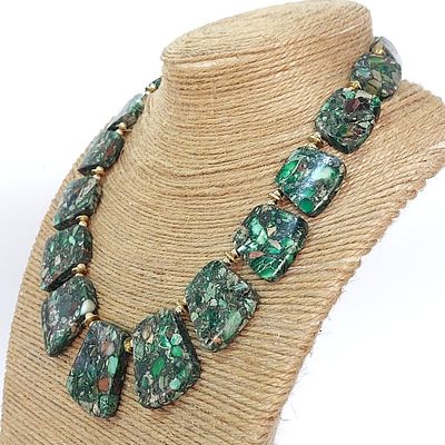 שרשרת אבני חן חצי יקרות צבע ירוק עבודת יד, אורך 52 ס"מ. חדש.