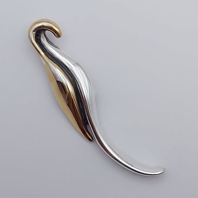 תליון כסף 925 של האומנית אורית סושקין חתום, משקל 23,83 גרם, דמות בעל כנף באורך 12 ס"מ, יש 