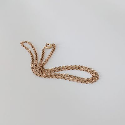 שרשרת זהב גוון צהוב 14 קראט חתום, משקל 4.3 גרם, אורך 49 ס"מ, רוחב 3 מ"מ, עבודה ישנה מצב חדש.