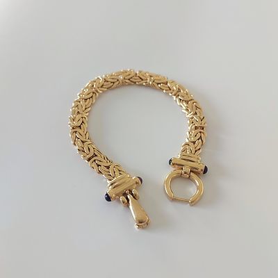 צמיד זהב צהוב 14 קראט חתום, צמיד ביזנטי עם 4 אבני אמטיסט קבושון בסוגר, אורך 21 ס"מ, רוחב 9 מ"מ 