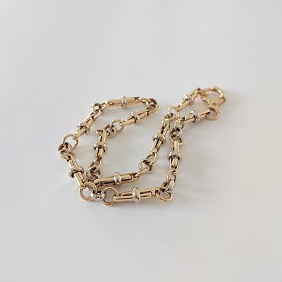 שרשרת זהב צהוב 14 קראט חתומה, מעוצבת - חוליות זהב צהוב תפוסות בחישוקי זהב לבן, אורך 45 ס"מ 