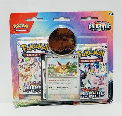 מארז בליסטר קלפי פוקימון מכיל זוג חבילות וקלף פרומו מסדרת פריזמטיק, (הדבק קצת נפרד מהפלסטיק אז 