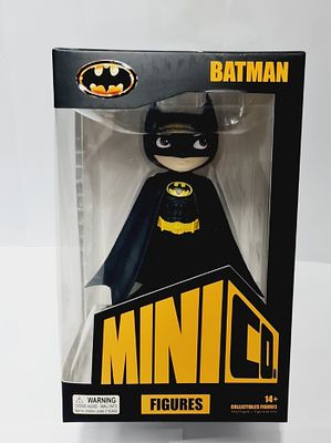 פסל איכותי במיוחד תוצרת איירון סטודיו סדרת מיניקו דגם באטמן