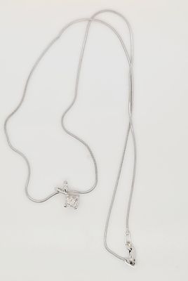 שרשרת ותליון זהב לבן 14k משובץ יהלום טבעי במשקל של 0.39ct ניקיון si גוון H. אורך 42 ס"מ 
כ 3.2 גרם