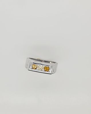 טבעת זהב לבן 14k משובצת יהלומים טבעיים במשקל כולל של 0.45ct גוונים mix colors ניקיון si1-2. מידה 