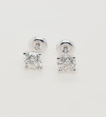זוג עגילי זהב לבן 14k דגם stud משובצים יהלומים טבעיים במשקל כולל של 2.04 ראה פירוט בתעודה