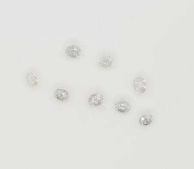 לוט של 8 יהלומים טבעיים בליטוש בריליאנט במשקל כולל של כ 4.11ct גדלים וניקיונות שונים