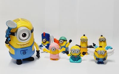 לוט גדול של בובות ויניל איכותיות מסדרות המיניונים, גדלים שונים