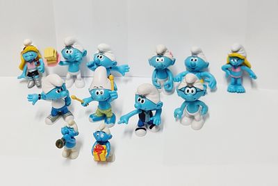 לוט של בובות פיגר מסדרת דרדסים, גדלים שונים