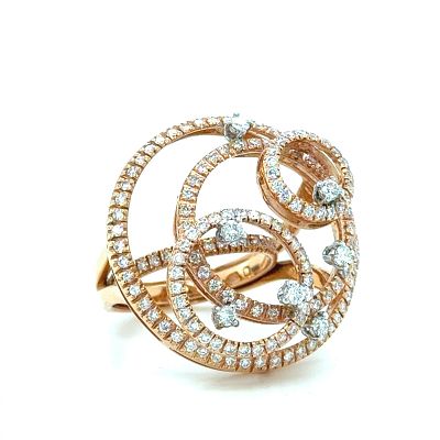 טבעת זהב 18k עבודת מעצב איטלקי משובצת יהלומים טבעיים במשקל כולל של כ 1.94ct ניקיון vvs . כ 11.4 