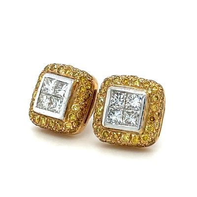 זוג עגילי זהב 18k עבודת מעצב, משובצים יהלומים טבעיים במשקל כולל של כ 2.21ct , דגם מרובע. כ 7.28 גרם