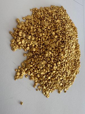 לוט של 4 גרם פתיתי זהב טהור 999 זהב 24K הותך במפעל מורשה עם תעודה