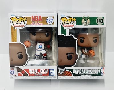 סט של זוג בובות פופ מסדרת כדורסל NBA