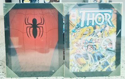 זוג תמונות ממוסגרות רשמיות של מארוול קומיקס