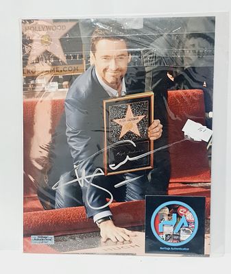 תמונה גדולה חתומה על ידי השחקן יו הקמן כולל אישור מקוריות