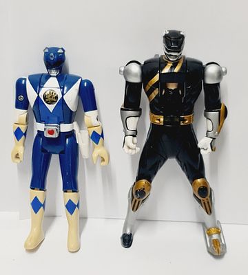 זוג דמויות נוסטלגיות פאוור רינג'רס שחור וכחול עם ראש מסתובב, (ראה בתמונות) תוצרת בנדאי שנות התשעים