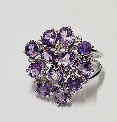 טבעת זהב לבן 14k משובצת אמטיסטים צלולים במשקל של כ 2ct. כ 5.62 גרם 
מידה 55