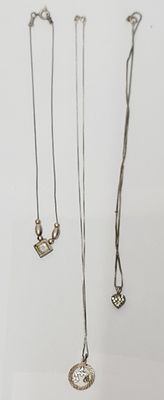 לוט של 3 שרשראות כסף 925 עם תליונים באורך שונה. כ 12.87 גרם