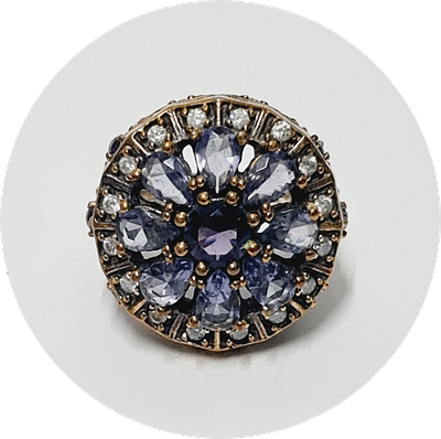 טבעת כסף 925 משולבת ברונזה וזהב עם שיבוץ אבני חן טבעיות . כ 12 גרם 
מידה 52