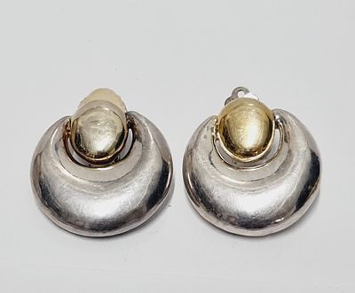 זוג עגילי כסף 925 בשיטת אלקטרופורמינג עם נגיעות זהב, עבודת אמן. כ 19.25 גרם