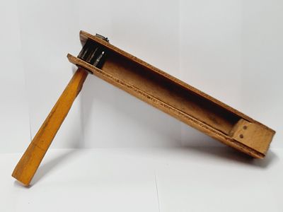 רעשן עץ גדול מימדים עבודת יד שנות השבעים