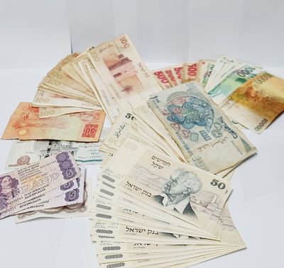 לוט ענק של שטרות ישראל מתקופות שונות