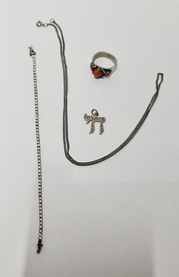 לוט תכשיטי כסף סטרלינג שונים, הצמיד לא נסגר. כ 22.9 גרם