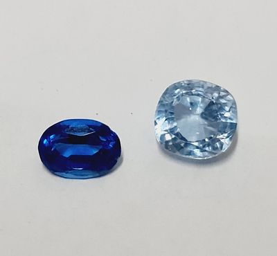 זוג אבני טופז סקיי ובלו מלוטשת וצלולות . כ 9.10ct