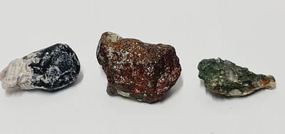 לוט של 3 אבני חן בולדר במשקל כולל של כ 385.95ct