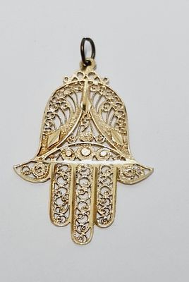 תליון זהב 14k דגם חמסה בעבודת תחרה . כ 2.36 גרם
