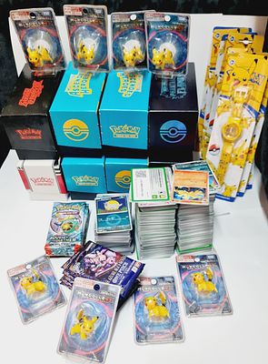 פוקימון וואן פיס- לראשונה מארז הפתעה רנדומלי 1 מתוך 8 , כל מארז מכיל שעון פיקאצ'ו, בובת 